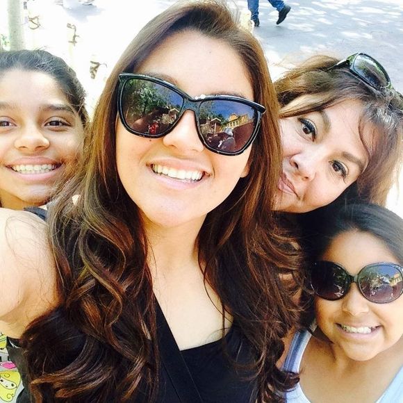 Meet your Posher, Laura - Picture 1 of 1